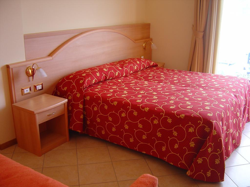 Hotel Residence Panoramica Brenzone sul Garda Quarto foto